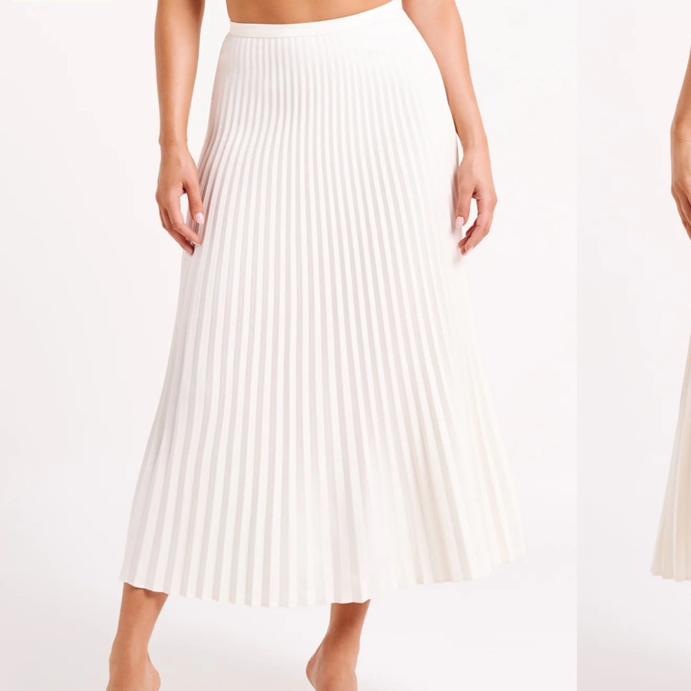 Meshki Cream Twyla A-Line Pleated Skirt